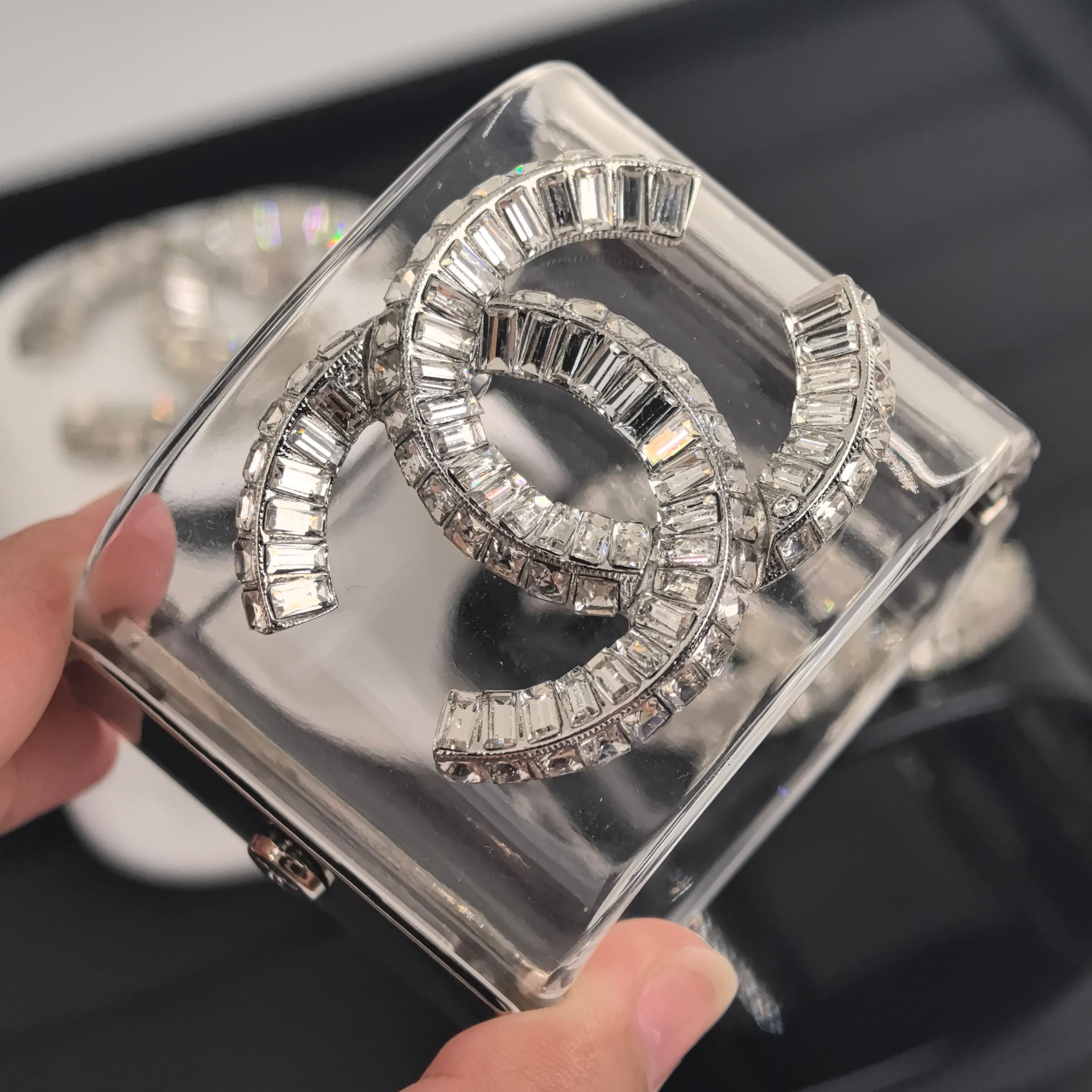 CCS092 Chanel large Acrylic cuff bracelet - ccjewelryacc