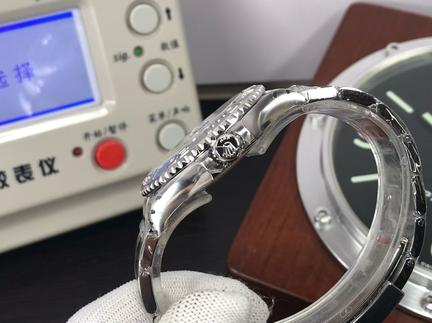 Rolex Yacht-Master replica side profile showing case thickness crown and bezel teeth