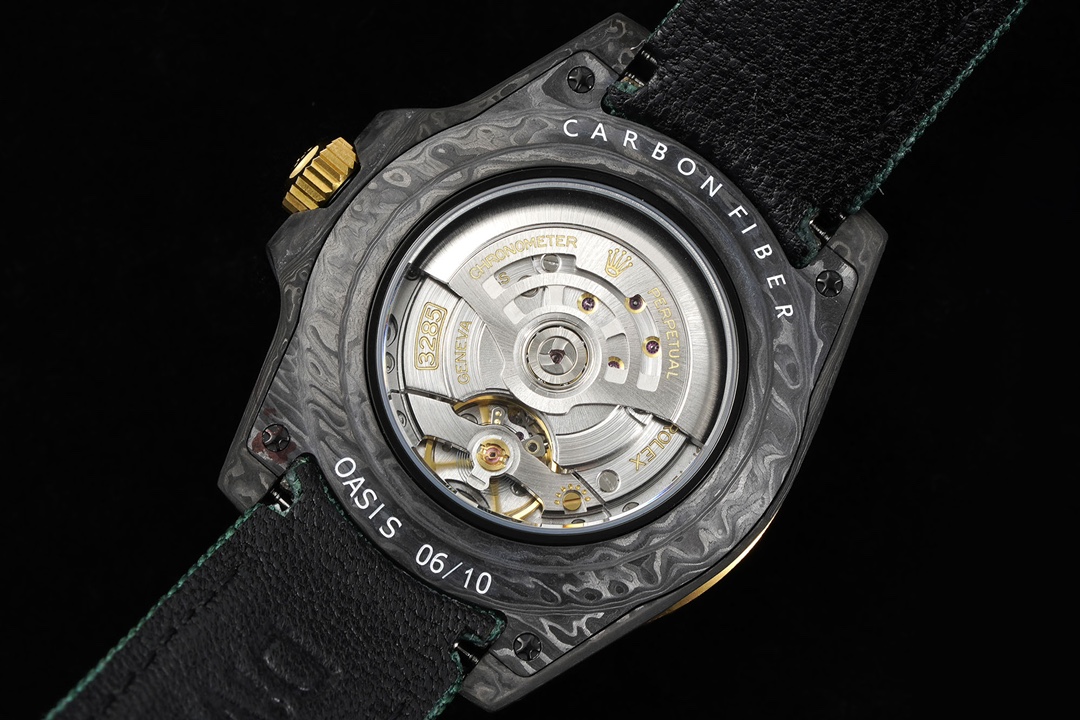Transparent caseback showing 3285 clone movement in a rolex replica