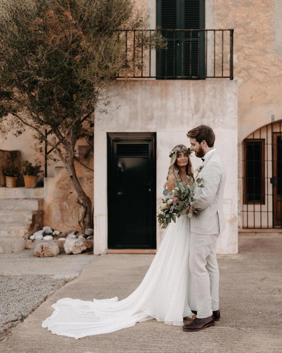 Fairy A-Line V-Neck Chiffon Long Wedding Dresses with Appliques