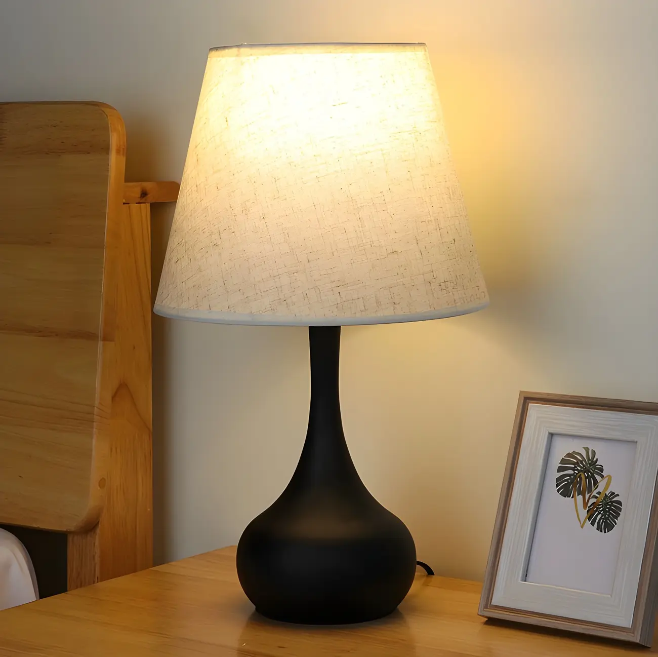 Bedside Elegant Black/White Metal Fabric Table Lamp