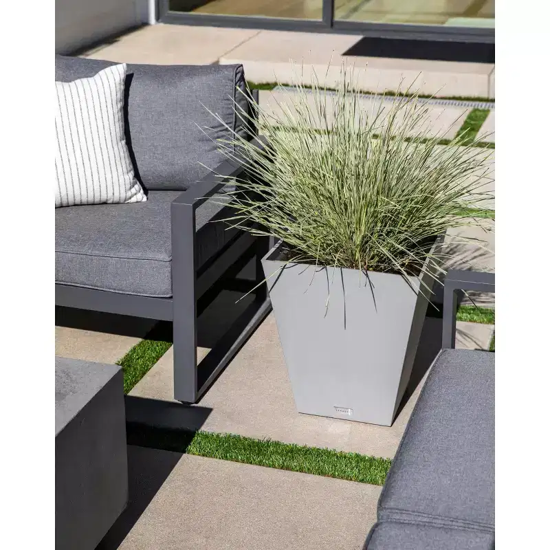 Veradek Pure Series Nobleton Plastic Planter