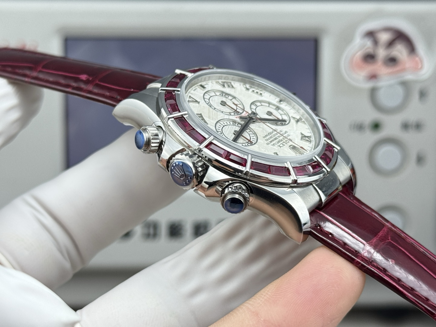 Rolex Daytona replica side profile with polished case and chronograph pushers