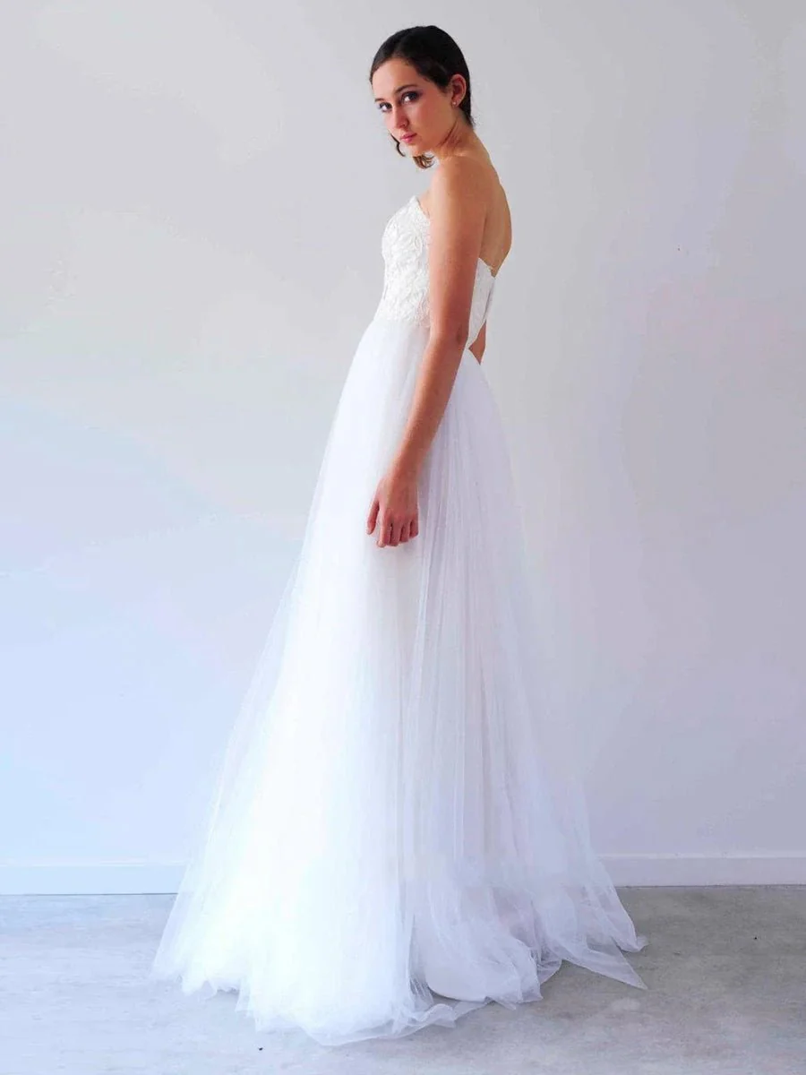 V Neck Sleeveless A-Line Long Tulle Backless White Wedding Dress