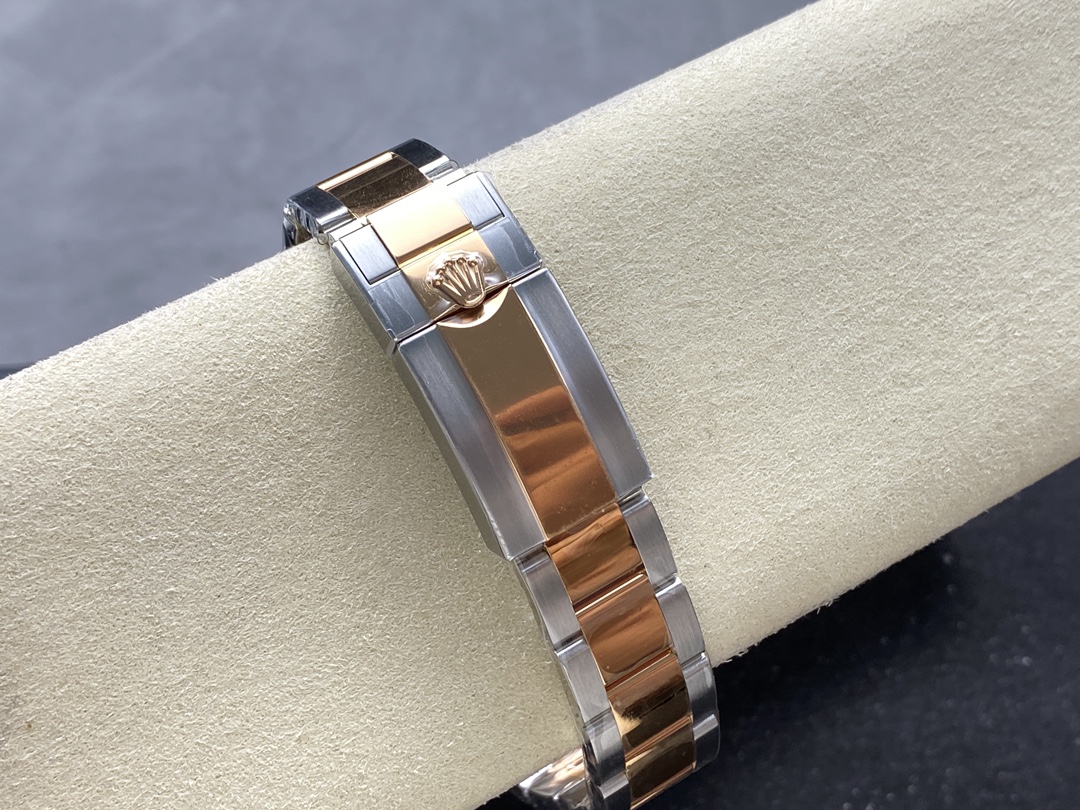 Detailed view of the two-tone stainless steel and rose gold Oyster bracelet with folding clasp on a Rolex style replica watch