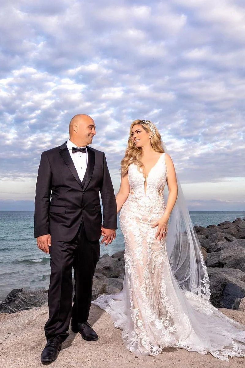 Mermaid V Neck Tulle Wedding Dresses with Train