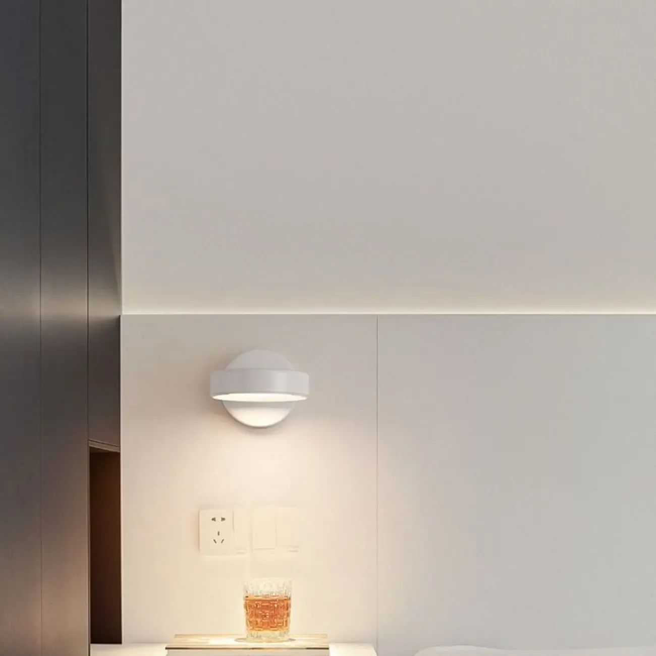 Modish Rotating Circular Chrome Wall Sconce