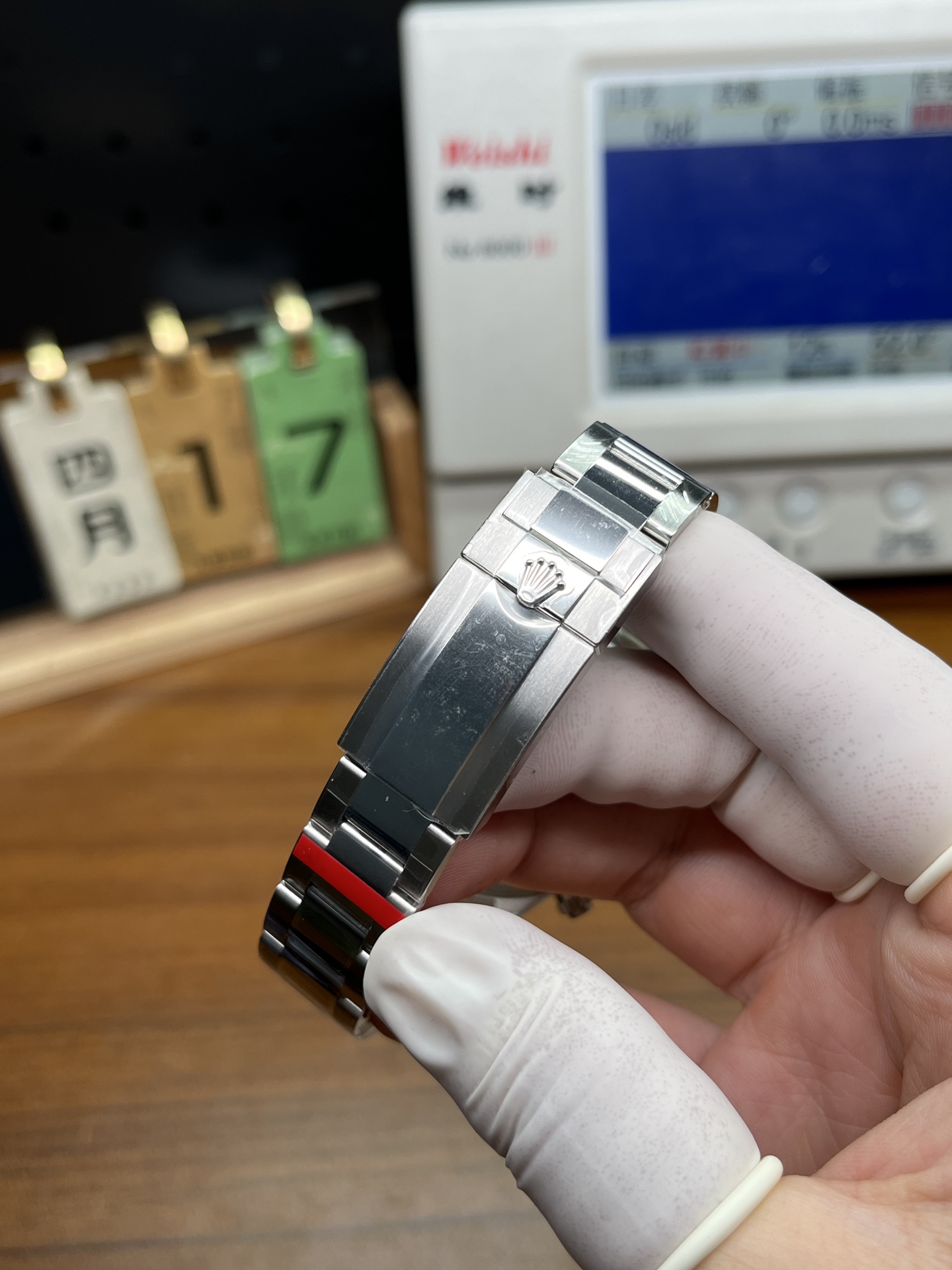 Rolex Daytona replica clasp detail on Oyster bracelet