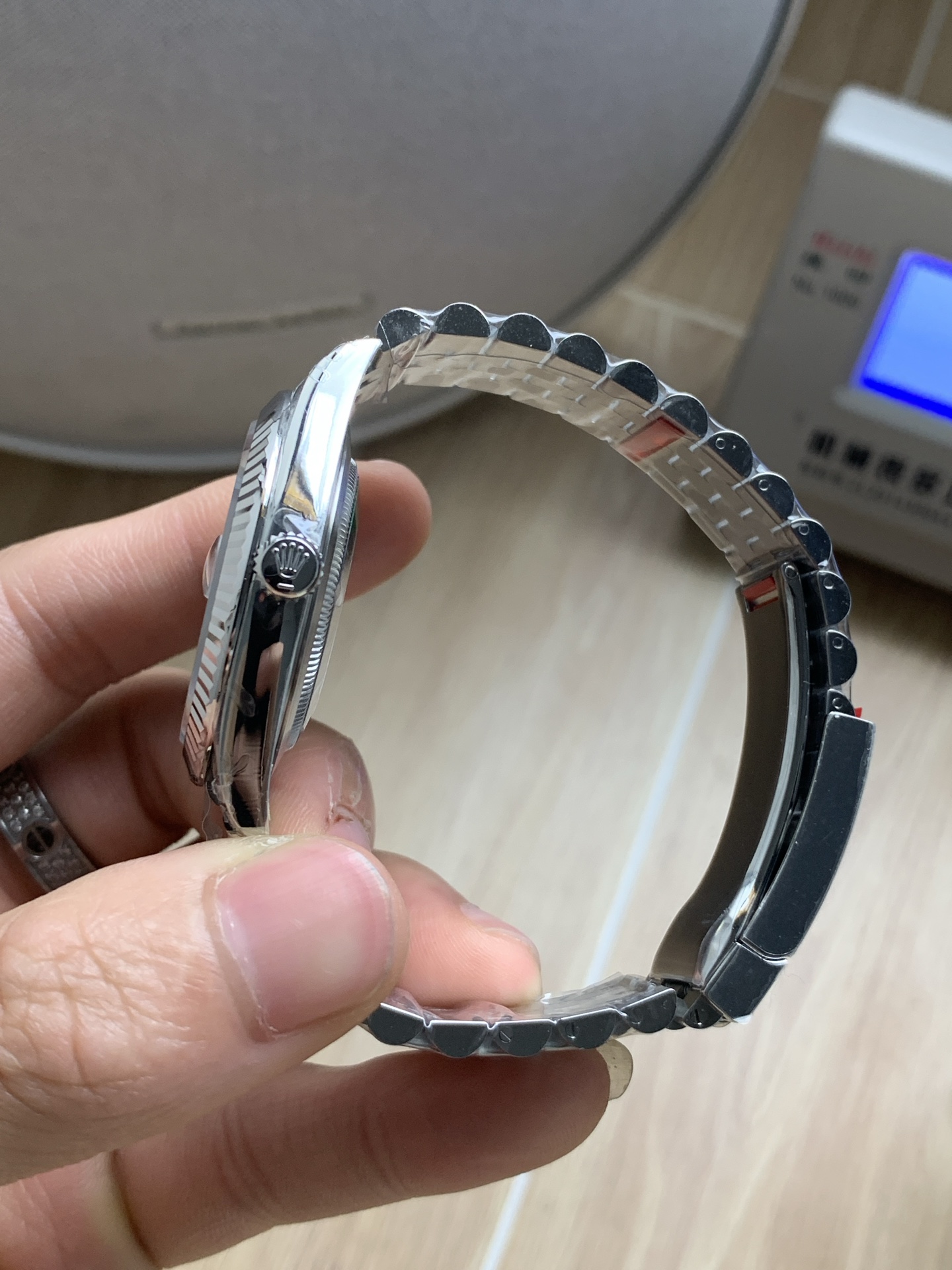 Side view of the Rolex Datejust replica clasp and jubilee bracelet, showing the polished links and crown logo