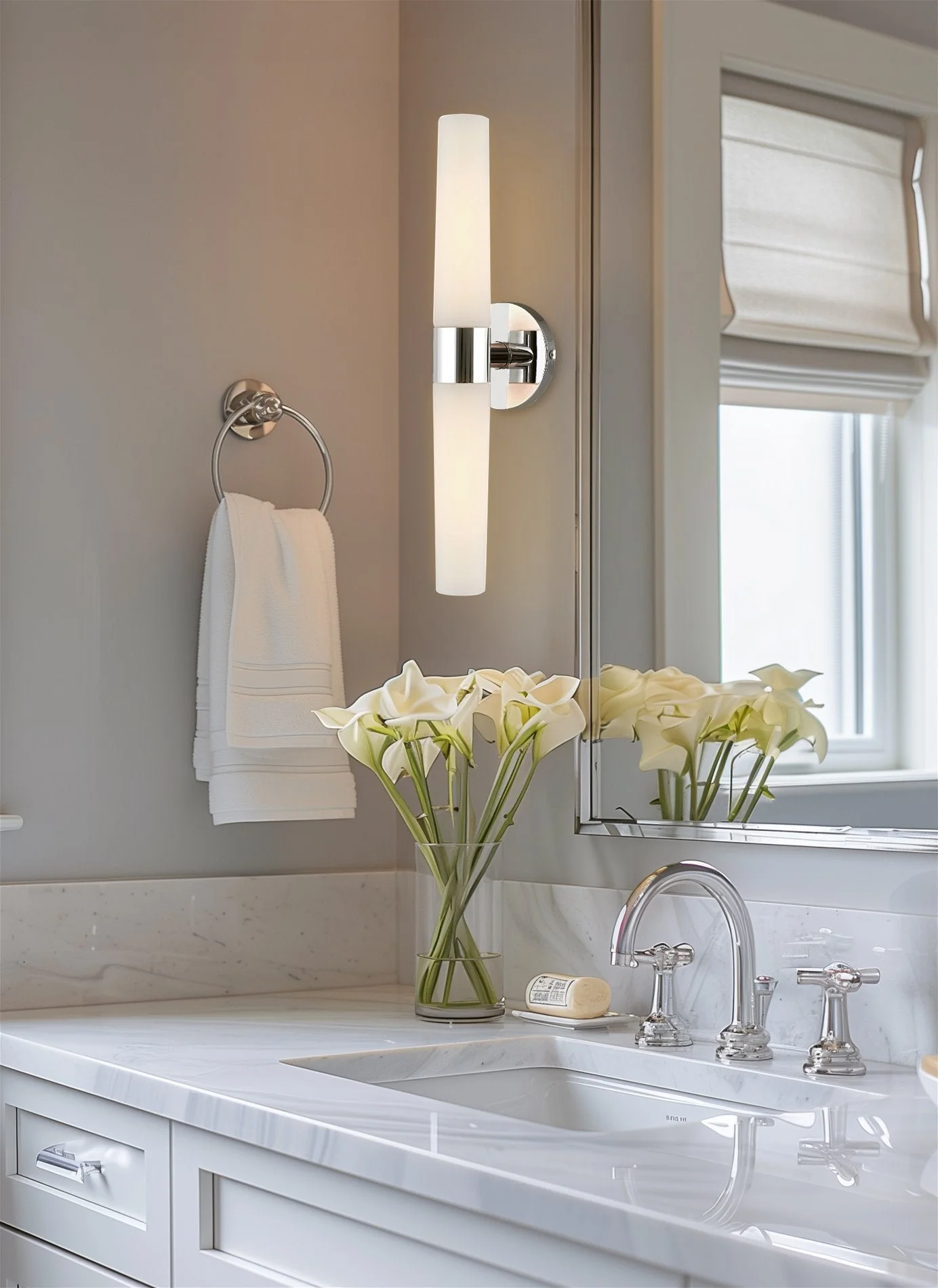 Duo 21 Modern Bathroom / Vanity Wall Sconce