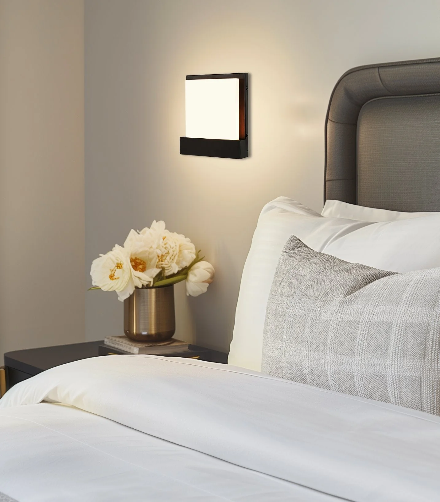 Everett 7 Modern 8W Integrated LED (40W eq.) Bathroom / Wall Light