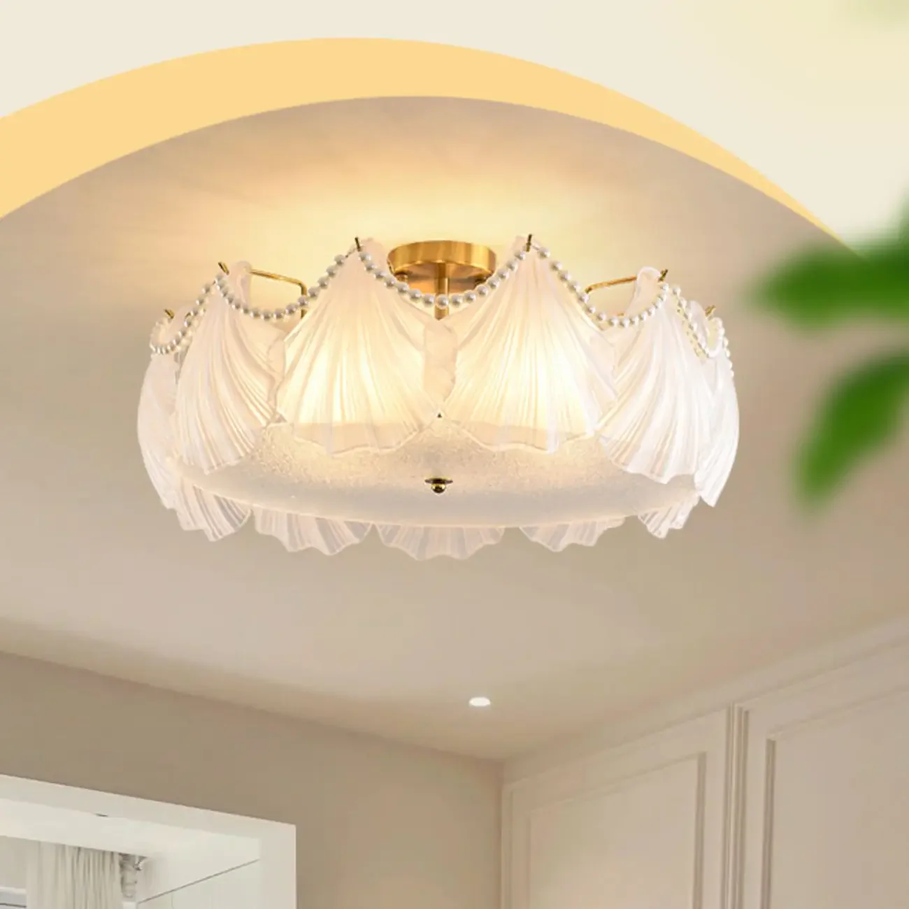 Luxury Living Room Ceiling Light with Glass Shell Shade