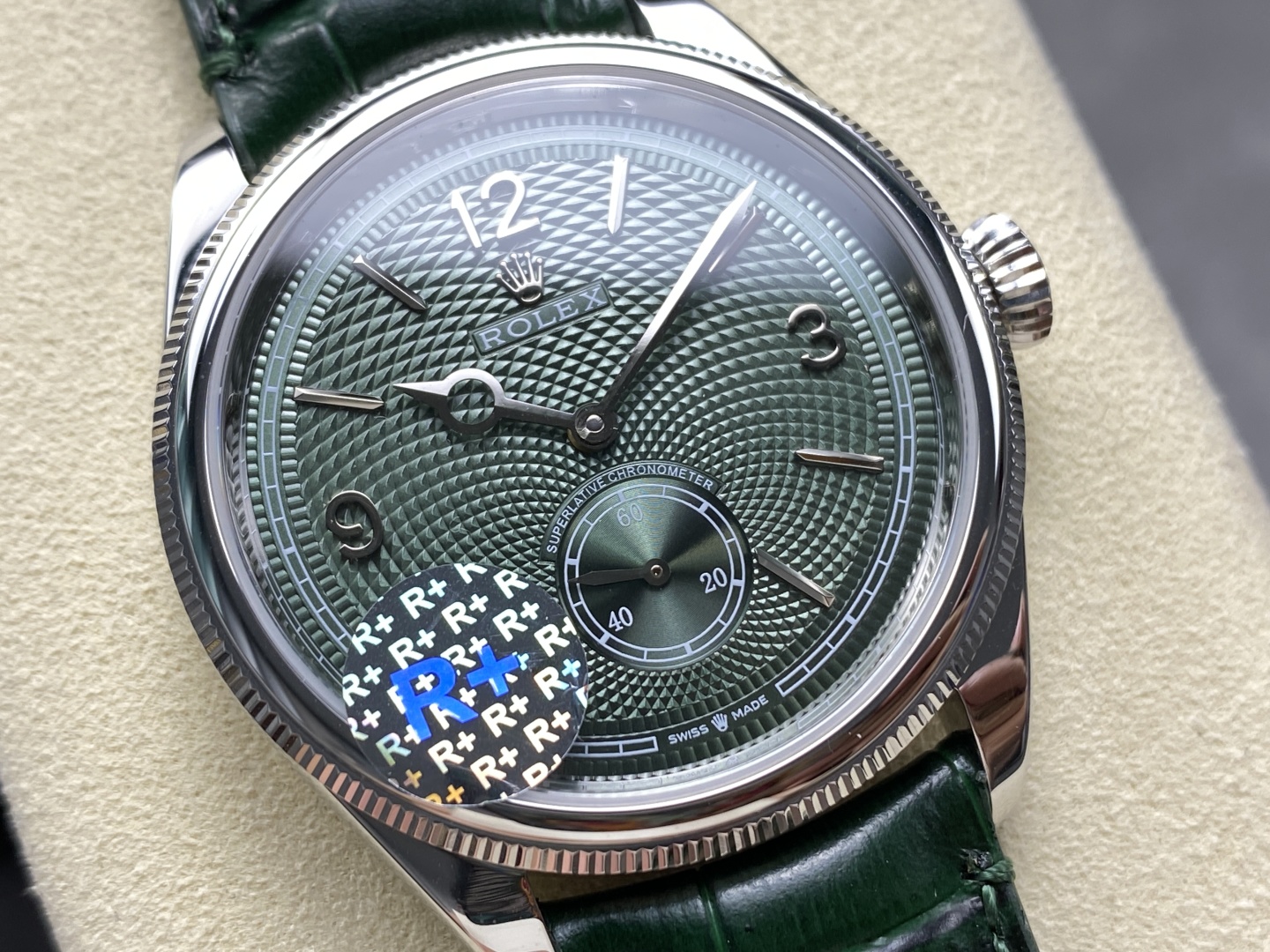Quadrante verde Rolex replica con motivo guilloch&eacute; e dettagli