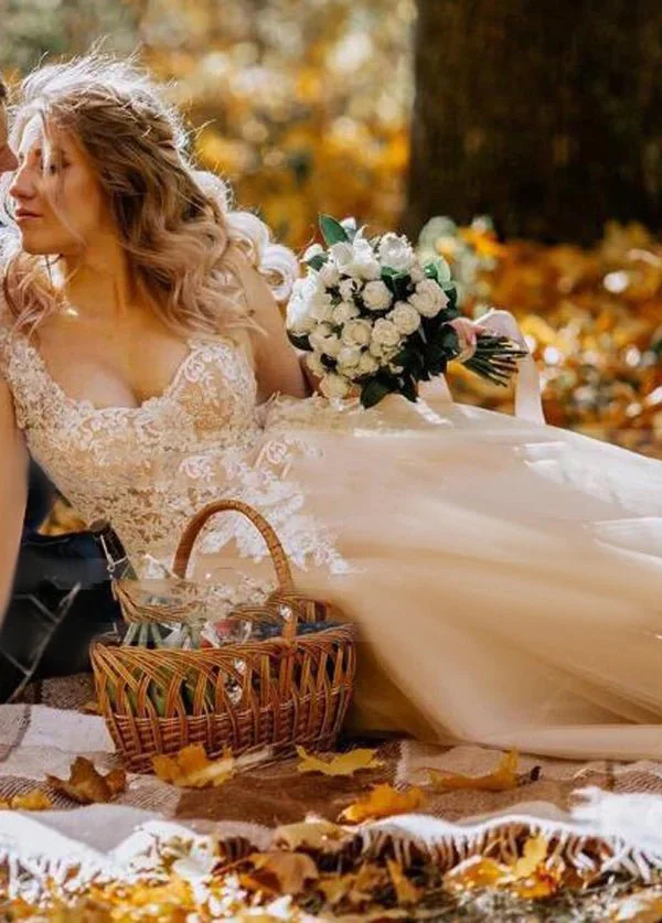 Champagne Corset Lace Appliques Tulle Wedding Dresses Floor Length Without Train