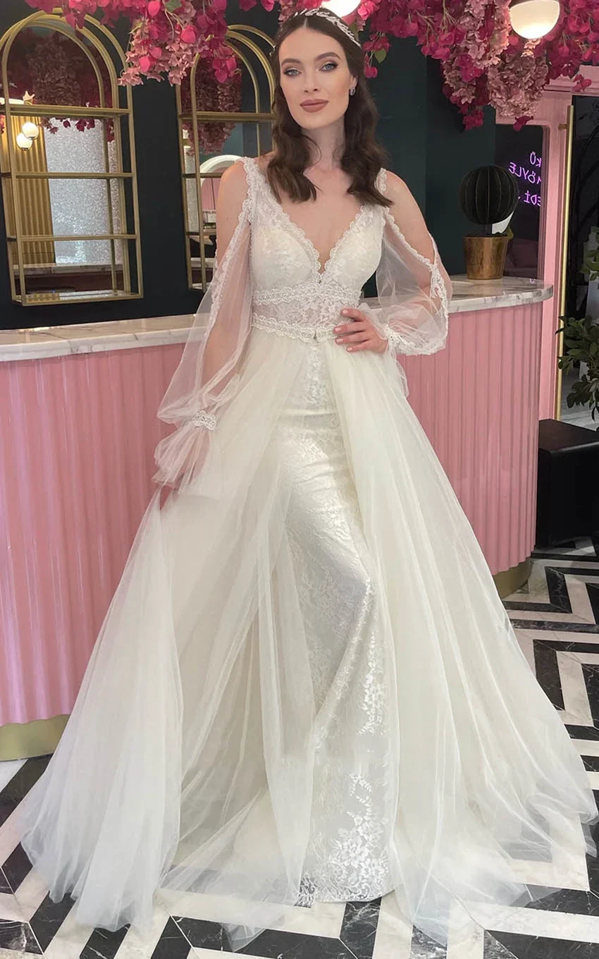 Casual A Line Scalloped Tulle Sweep Train Wedding Dress with Appliques