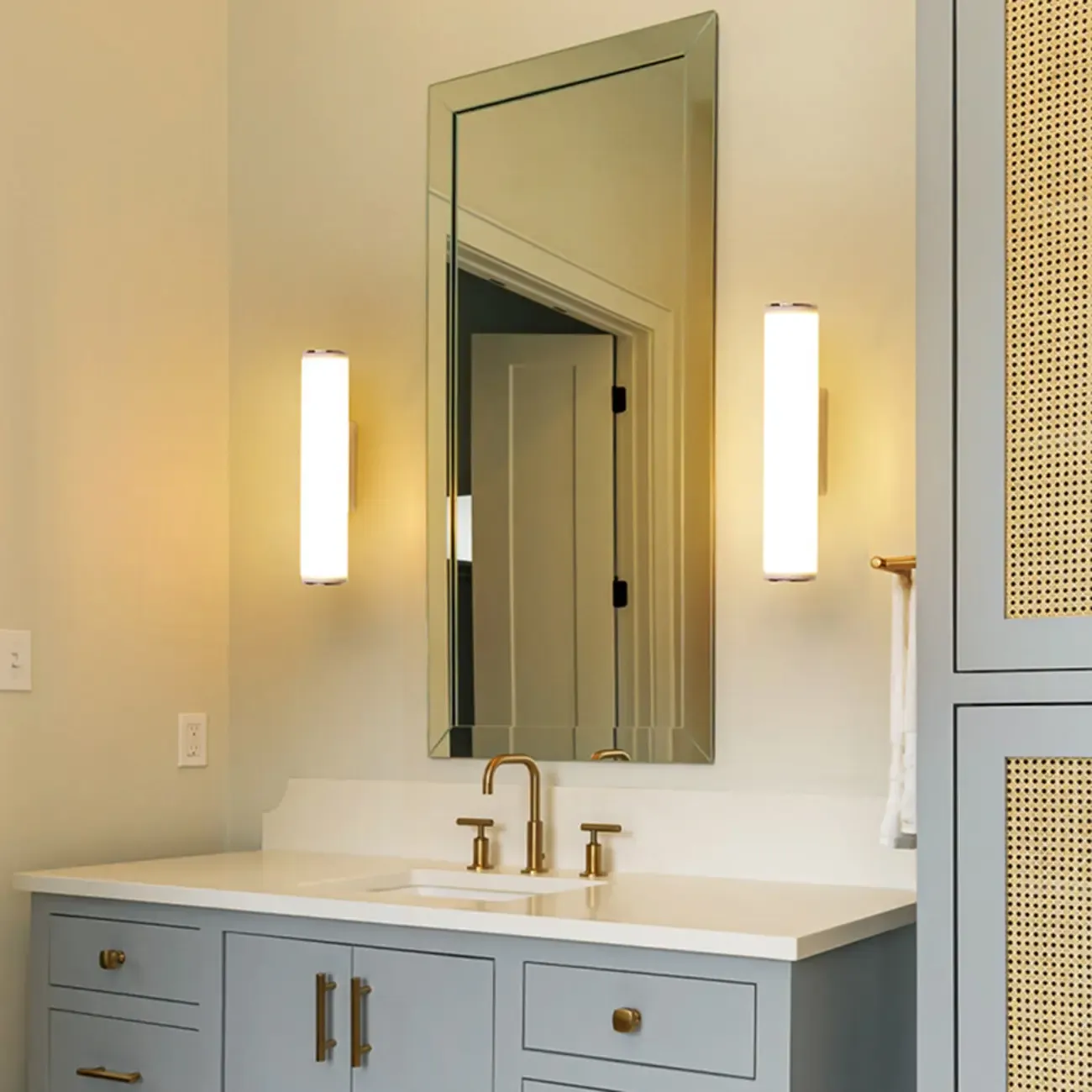 Modern Minimalist Tube LED Bathroom Vanity Light Fixture