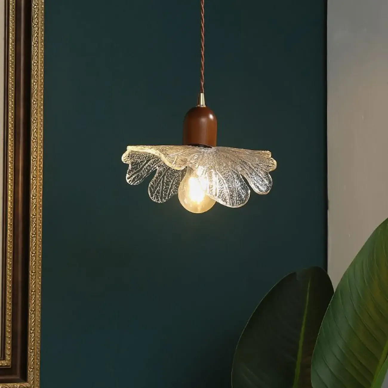 Vintage Leaf Textured Clear Glass Pendant Lamp for Living Room