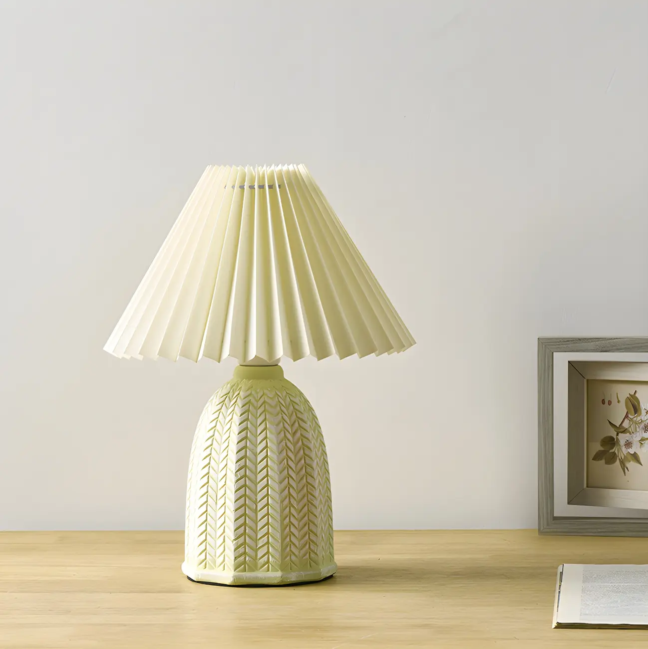 Country Style Pleated Shade Ceramic Table Lamp