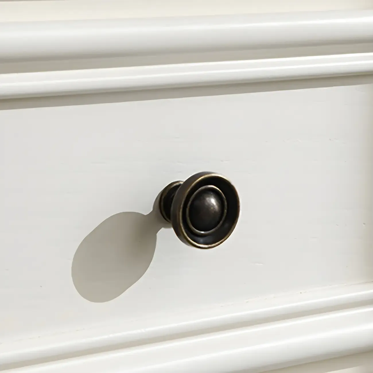Classic White Wooden Dresser with 5-Drawers