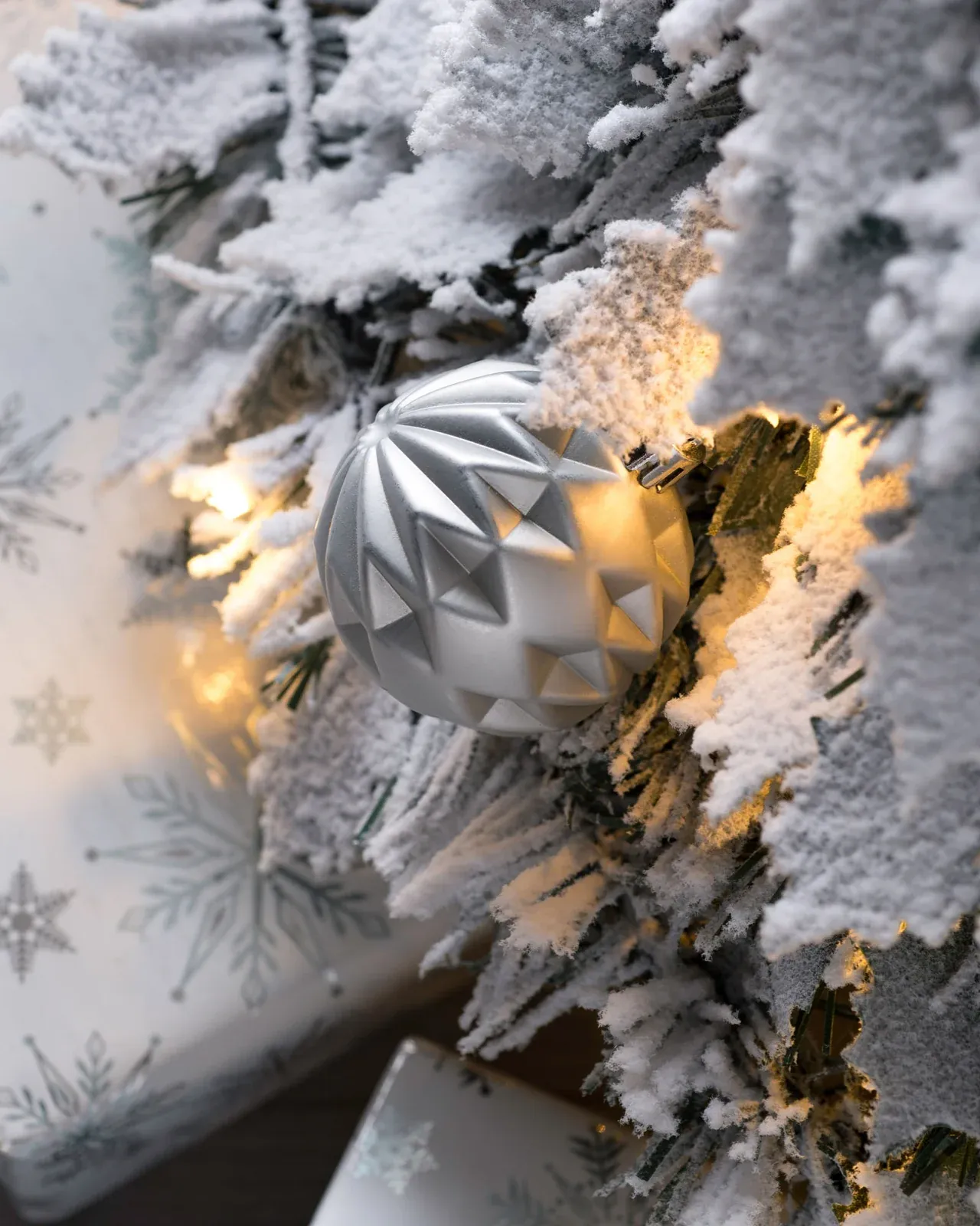 Foldable Christmas tree with ice and snow decoration