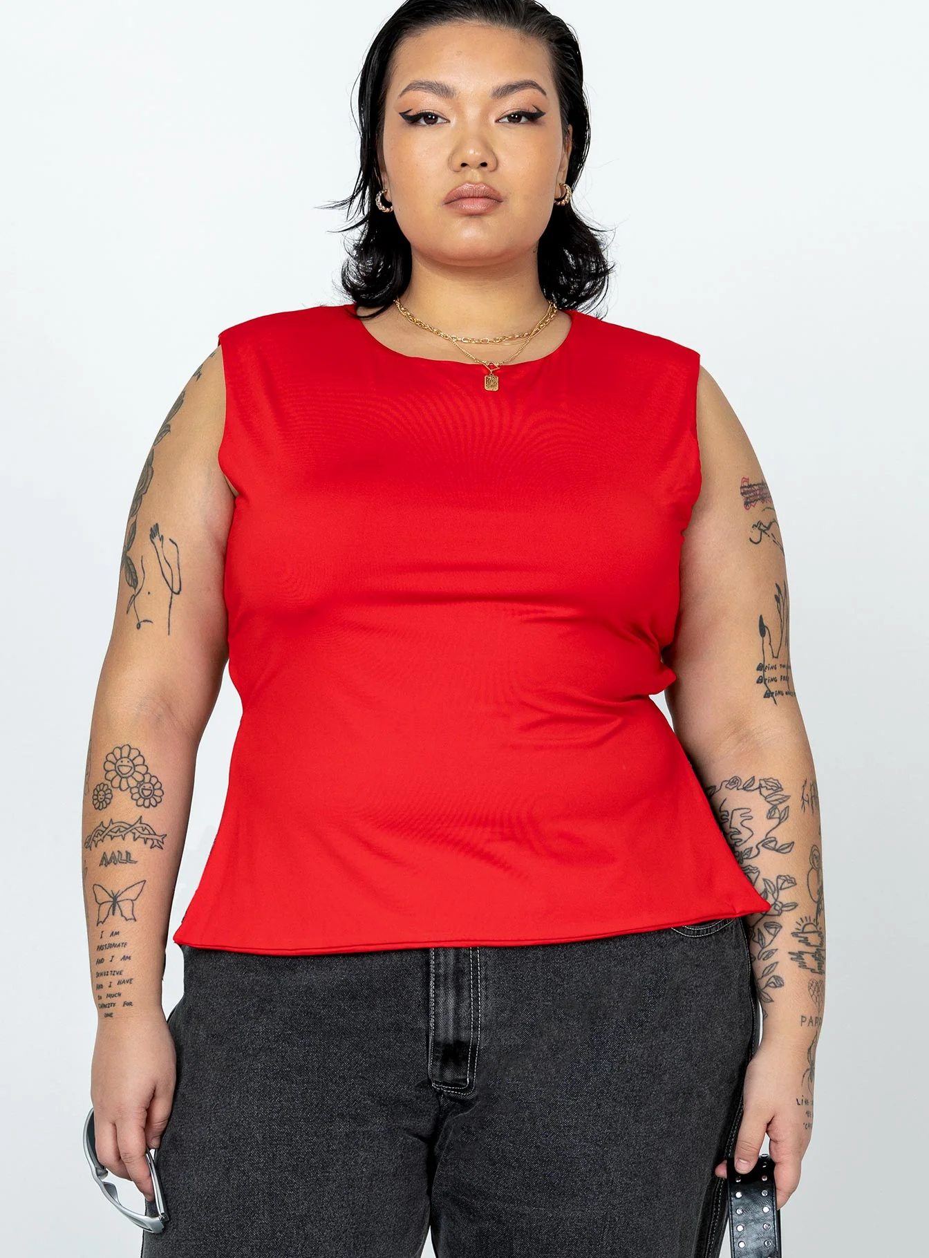 Uzo Top Red Curve