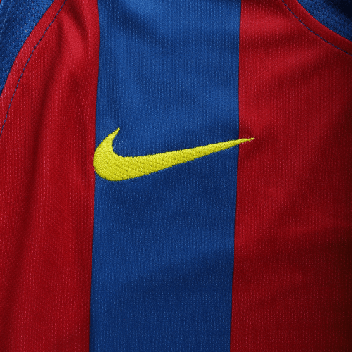 Barcelona A.Iniesta #24 UCL Final Retro Jersey Home 2005/06