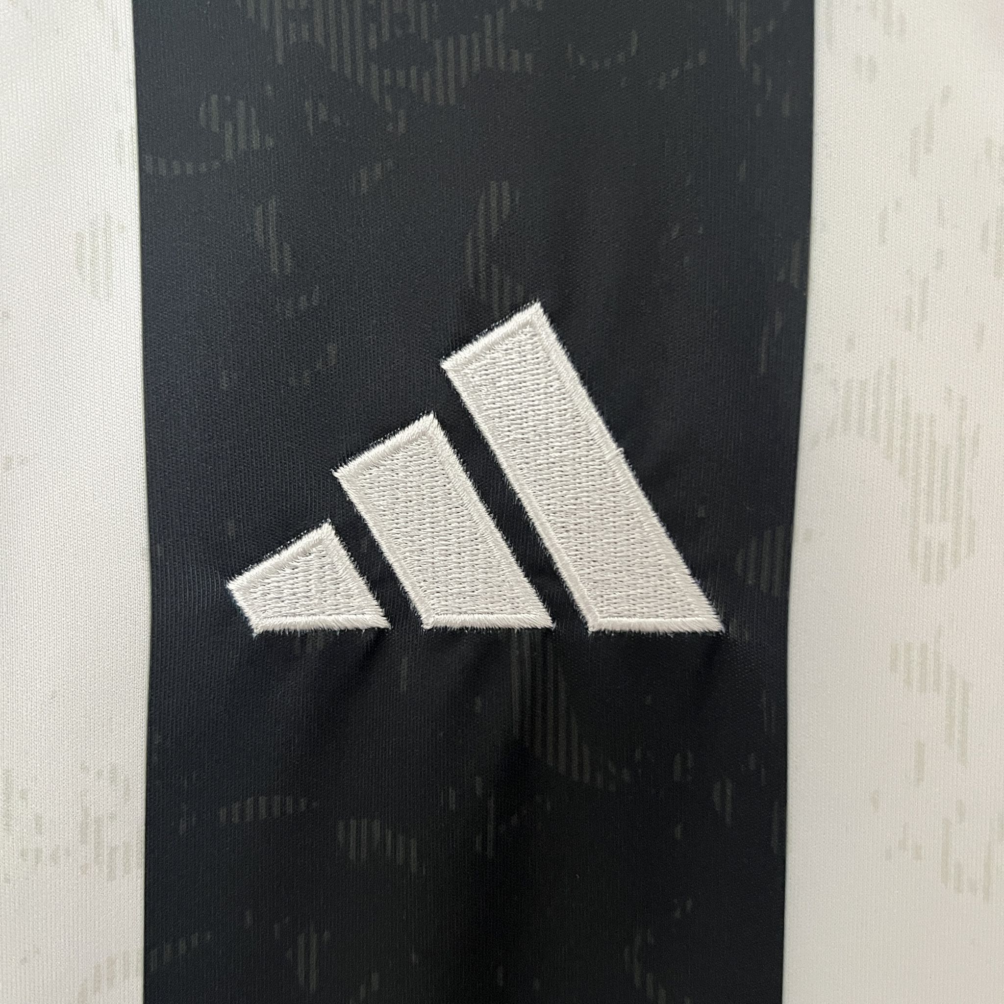 Juventus Home Replica Jersey 2024/25