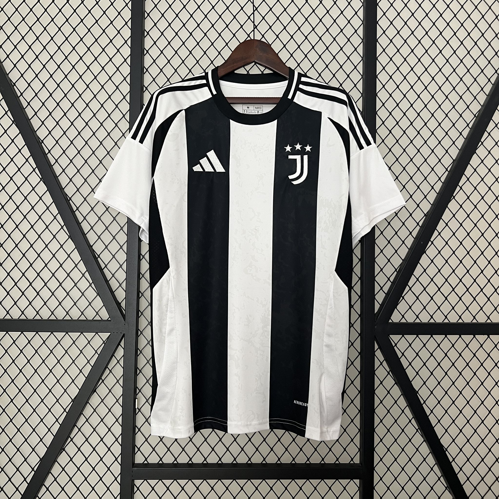 Juventus Home Replica Jersey 2024/25