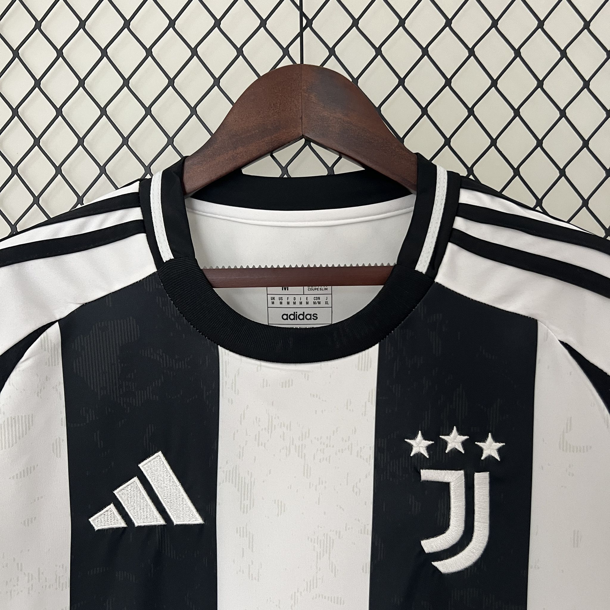 Juventus Home Replica Jersey 2024/25