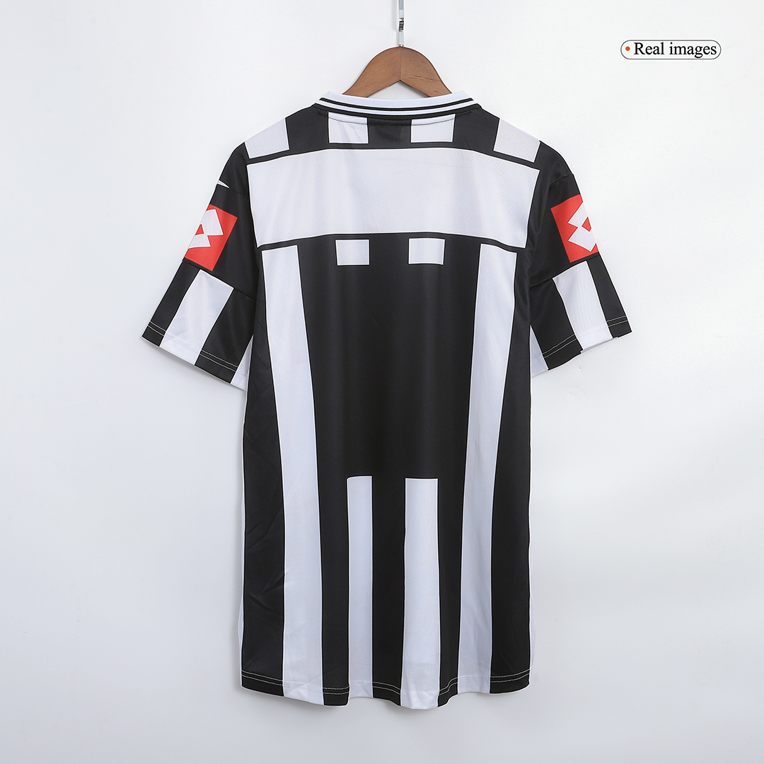 Juventus Retro Jersey Home 2001/02
