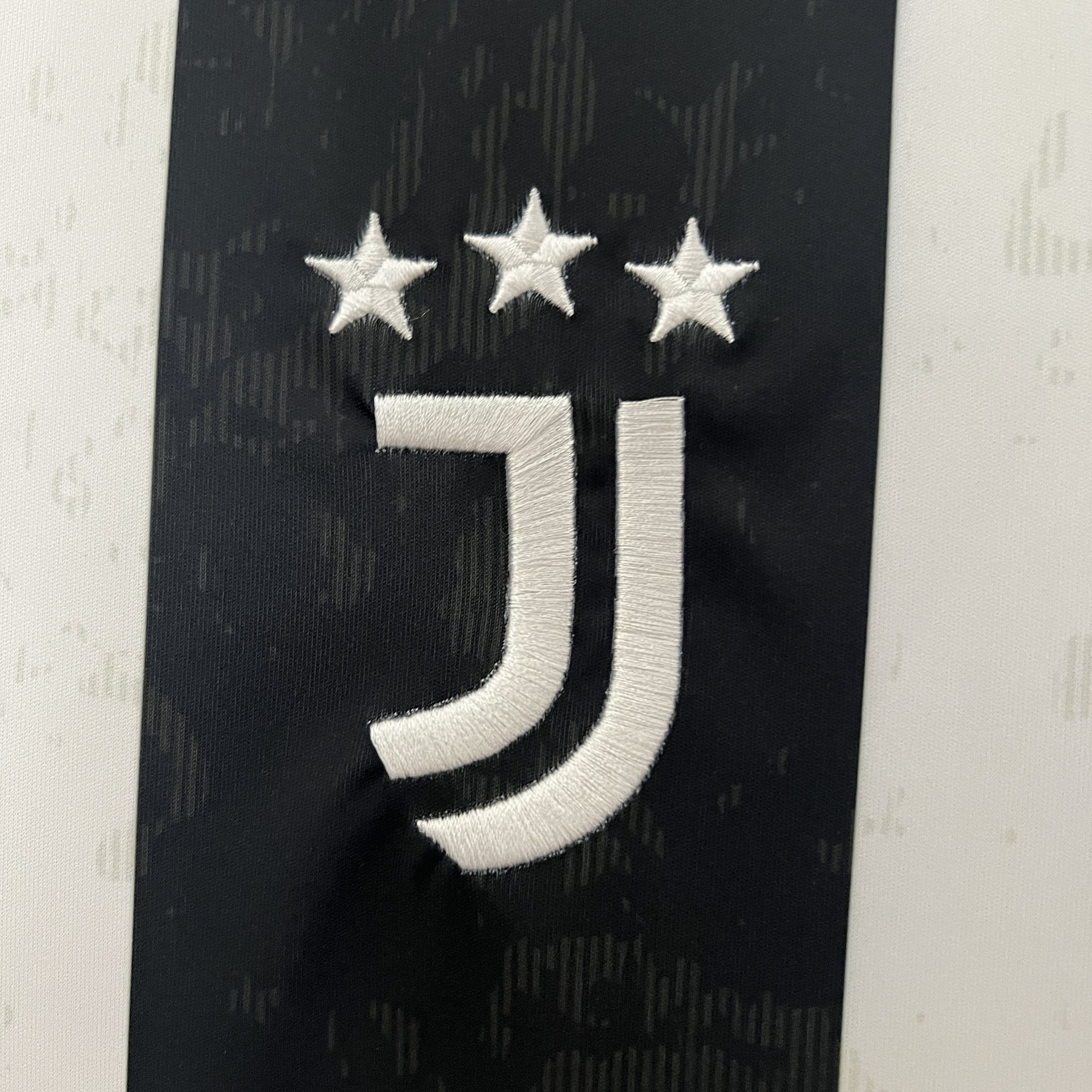Juventus Home Replica Jersey 2024/25