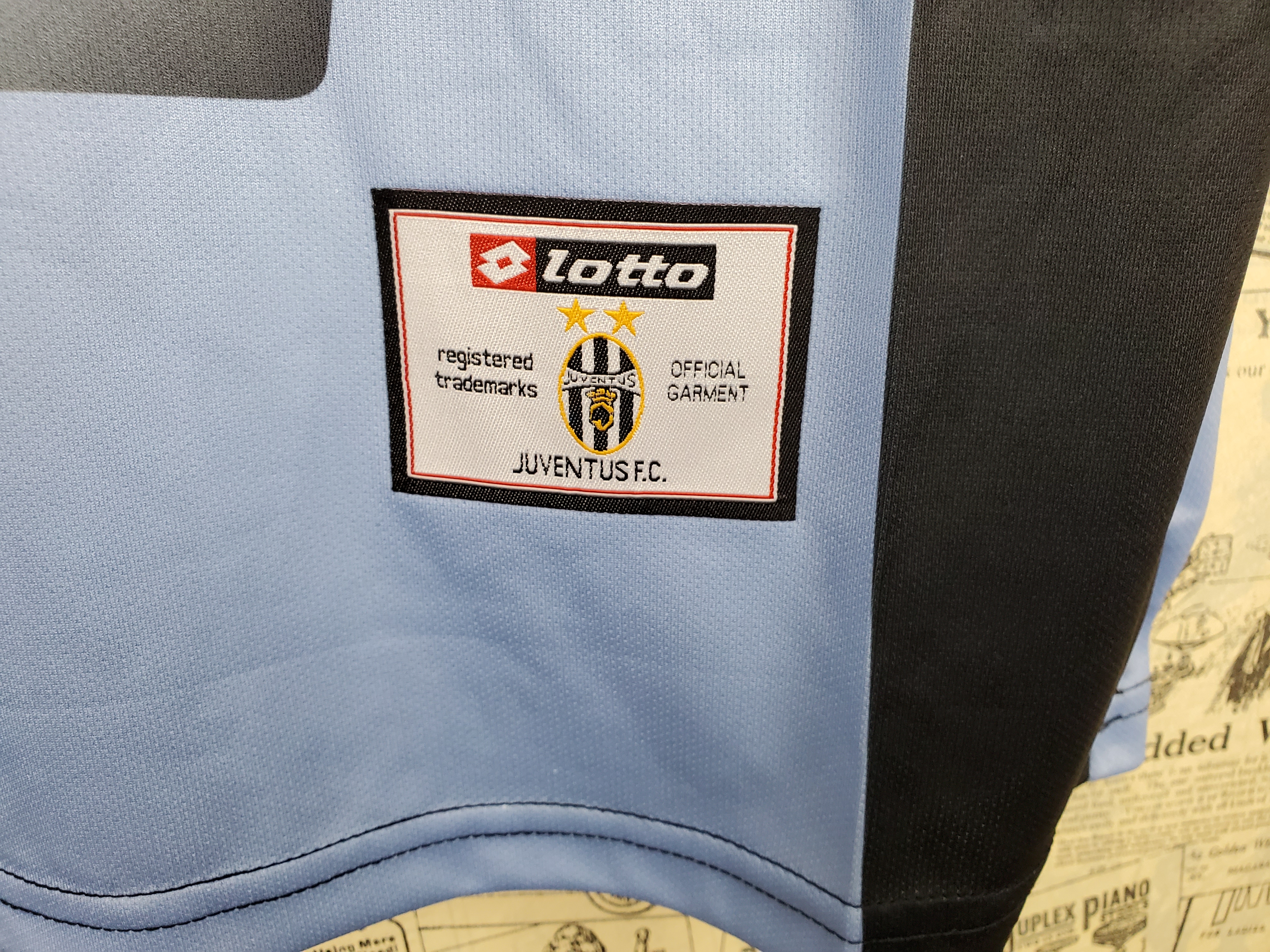 Juventus Retro Jersey Goalkeeper Grey 2002/03