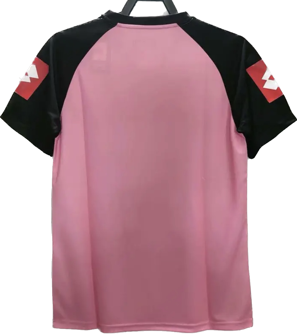 Juventus Retro Jersey Goalkeeper Pink 2002/03