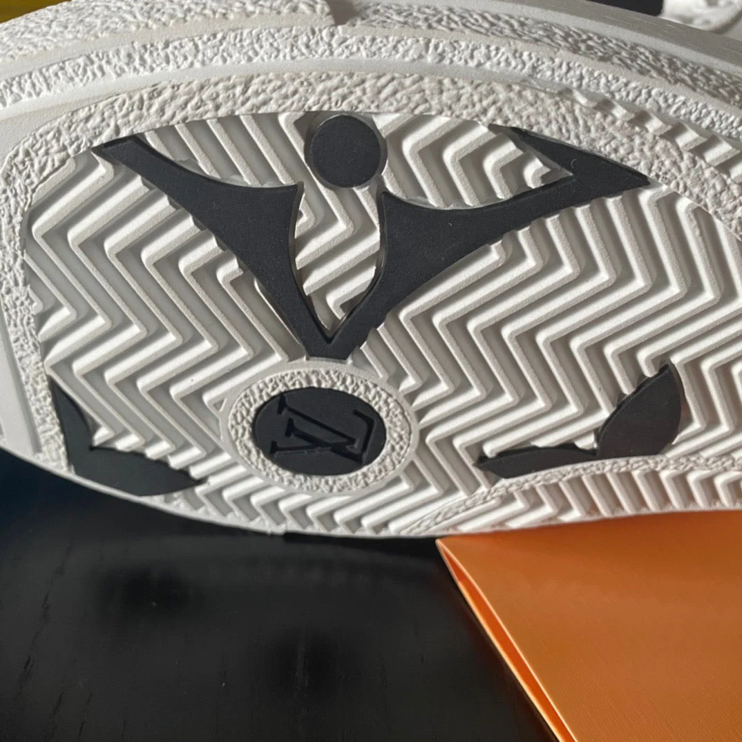 White Shoes low top - Size 37