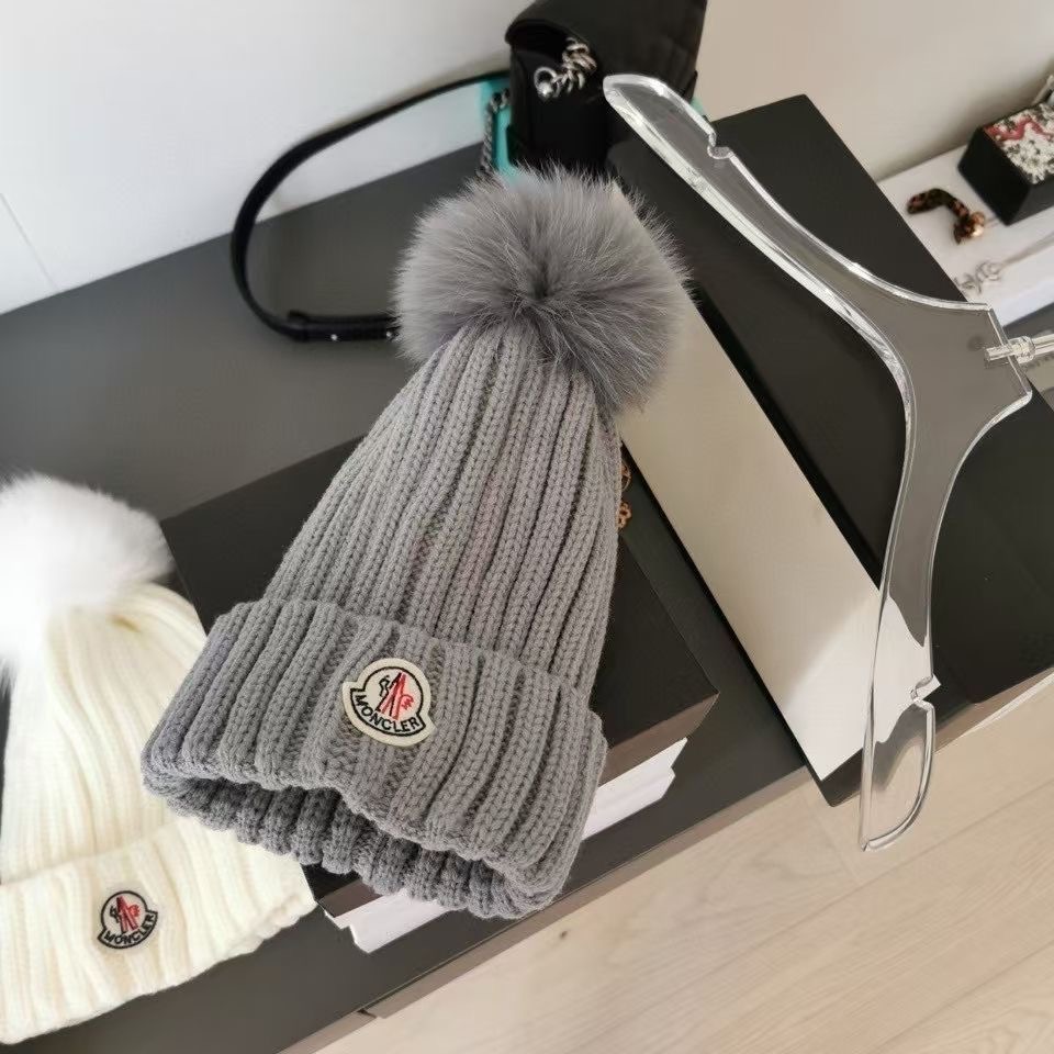 Knitted hat for winter real fox fur