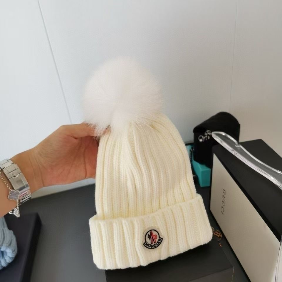 Knitted hat for winter real fox fur