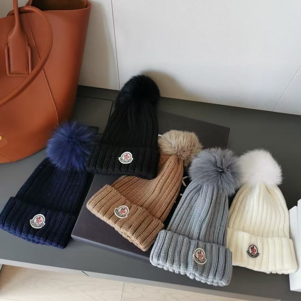 Knitted hat for winter real fox fur