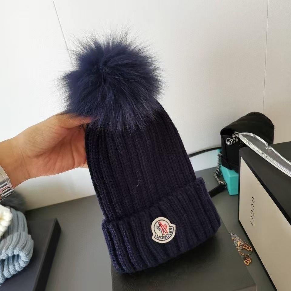 Knitted hat for winter real fox fur