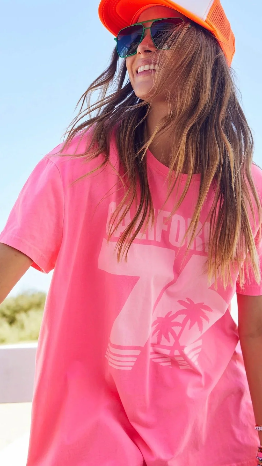 76 California V Neck Tee Hot Pink