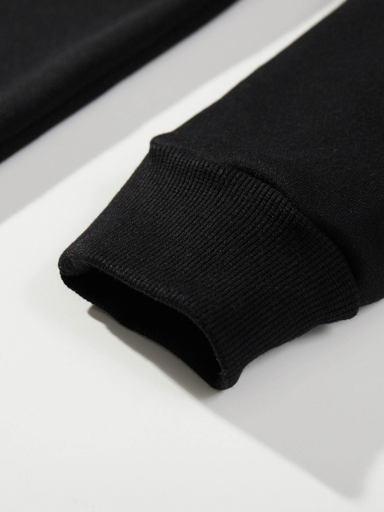 Men's high-quality hooded sweatshirt loose version comfortable fashion hooded casual long sleeve hooded sports shirt with pocket is suitable for spring and autumn wear.