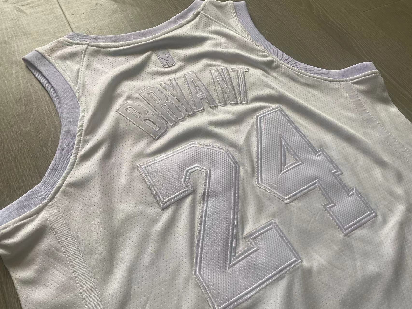 Los Angeles Lakers Bryant White 24 MN