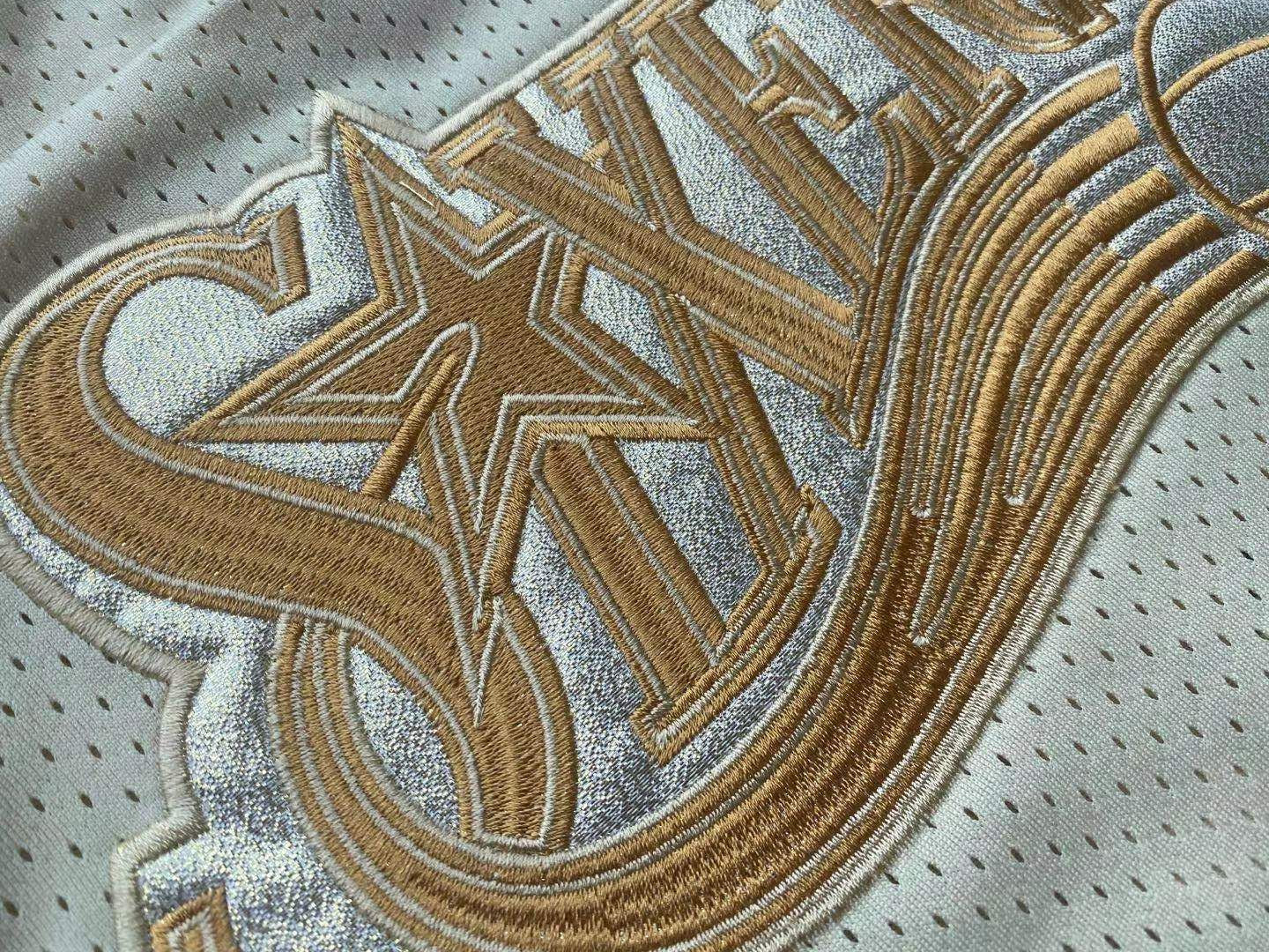 Allen Iverson Philadelphia 76ers 3 White MN