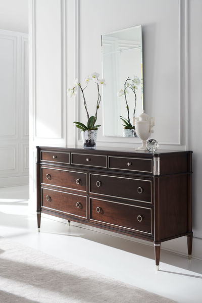 PRIVATE SUITE DRESSER