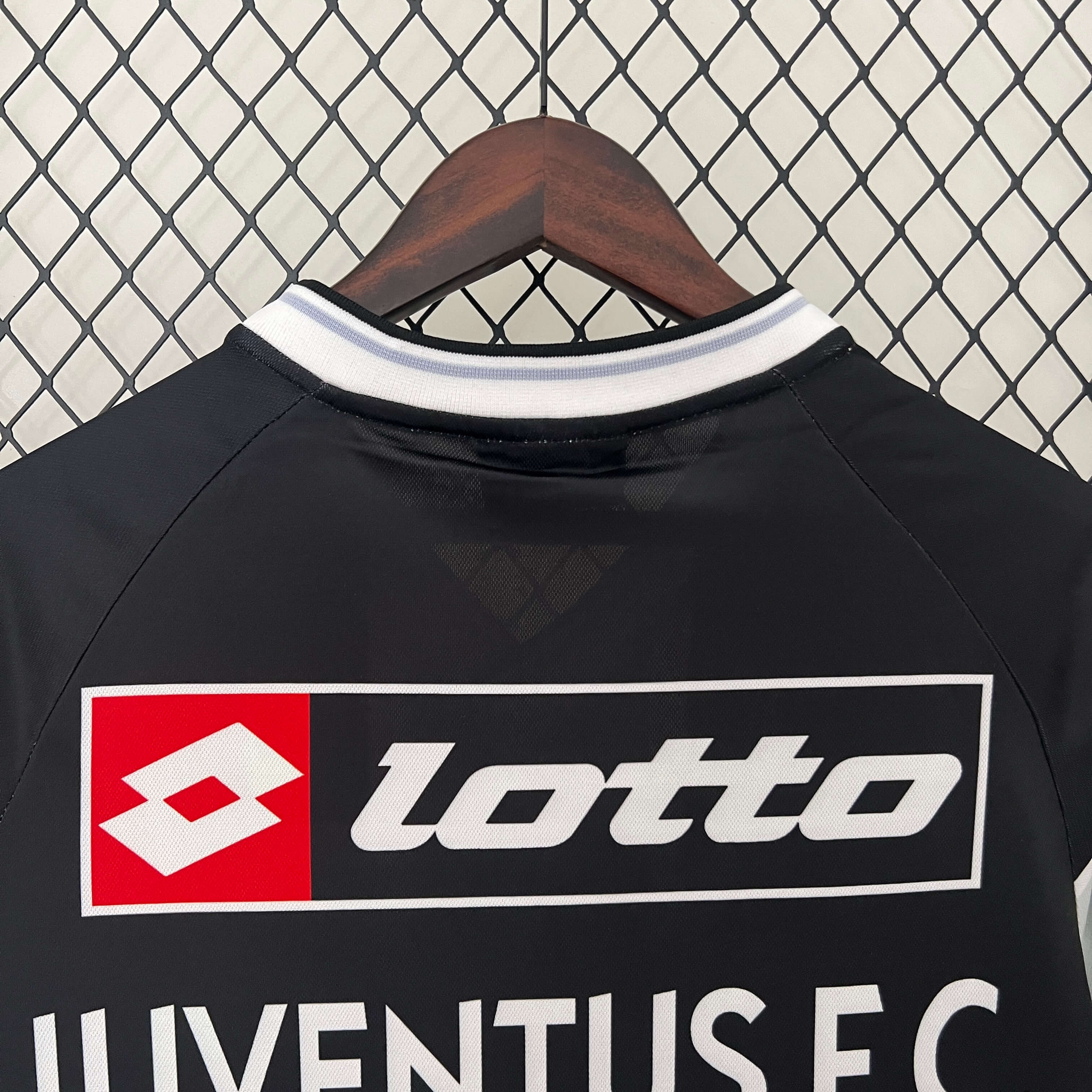2000/2001 Retro Juventus Training Wear Football Shirt