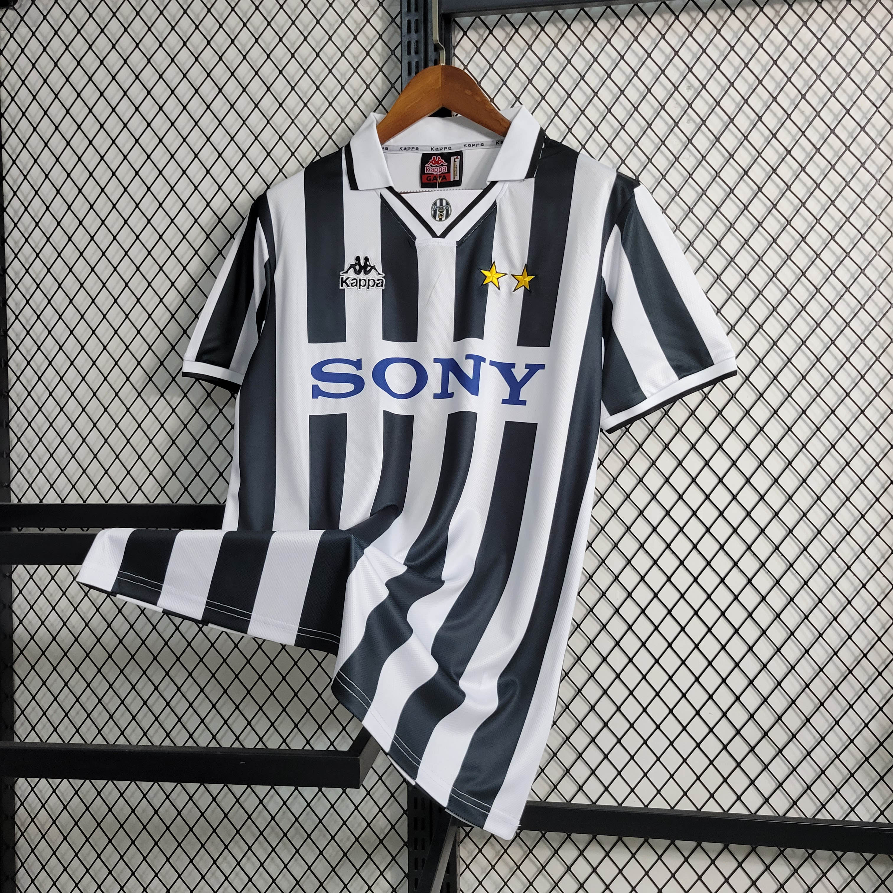 1995/1996 Retro Juventus Home Football Shirt