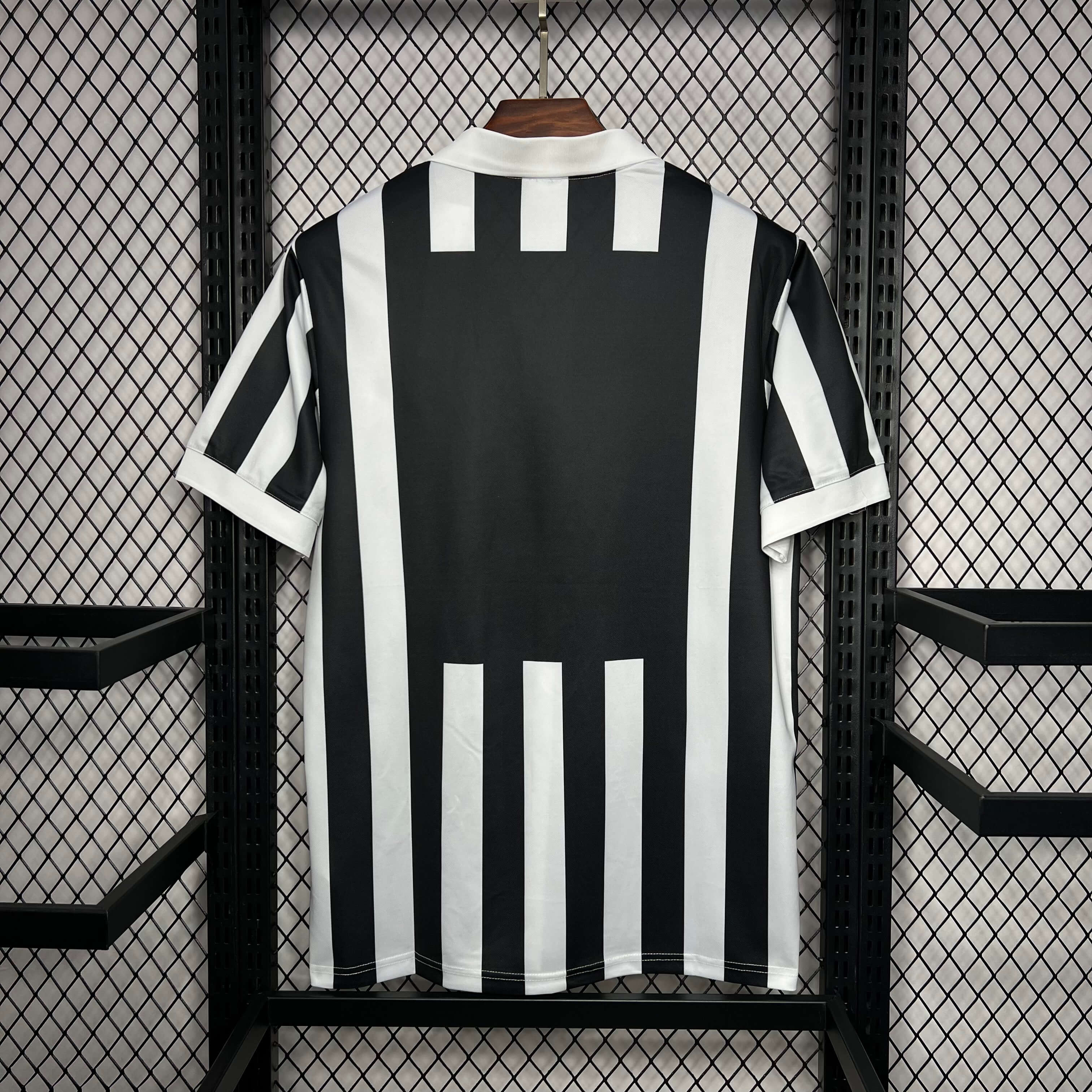 1984/1985 Retro Juventus Home Football Shirt