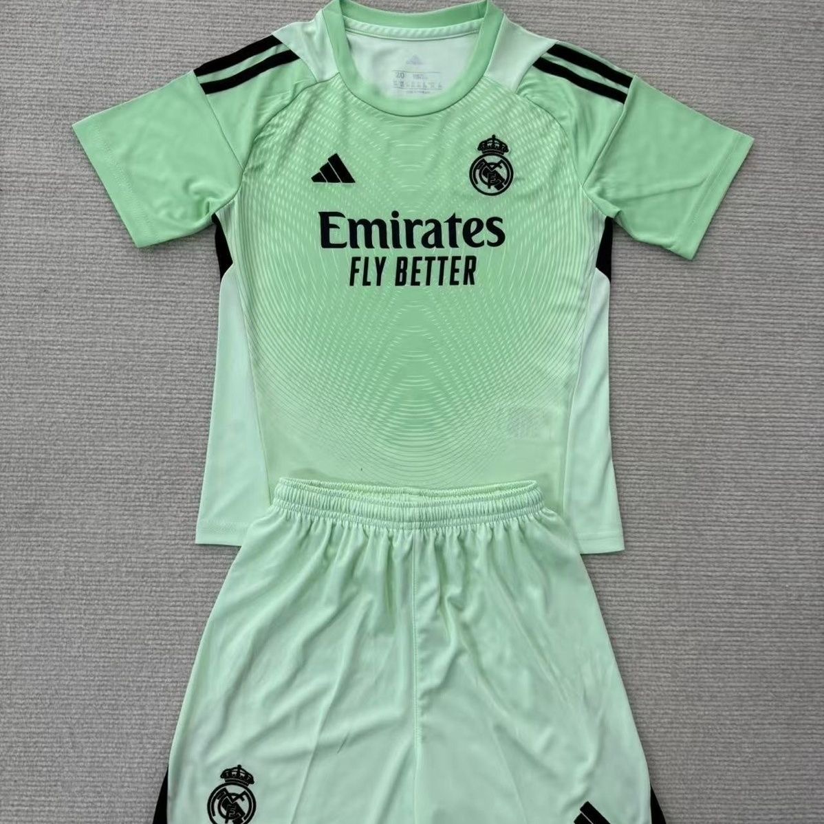 2025/2026 Real Madrid GoalkeeperFootball Shirt Kids Size 1:1 Thai Quality