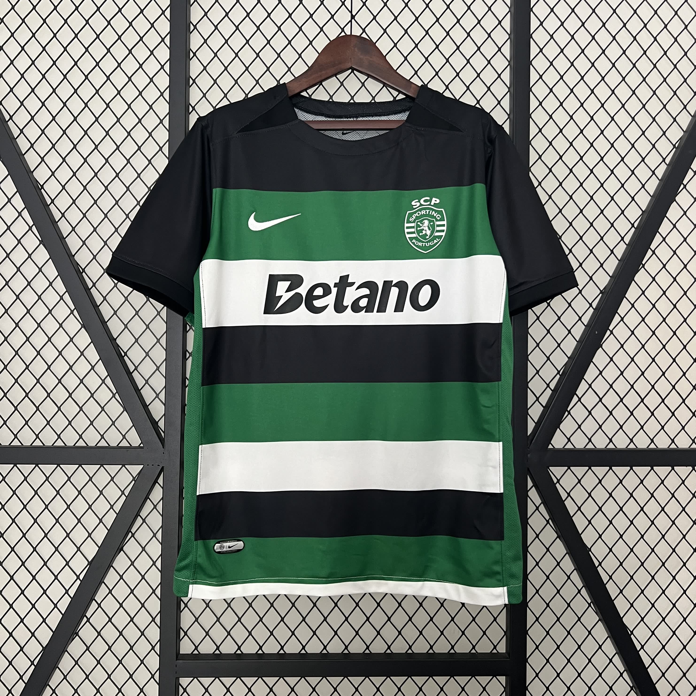2024/2025 Sporting Lisbon Home Football Shirt