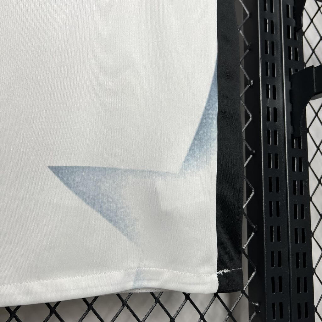 2024/2025 Eintracht Frankfurt Home Football Shirt