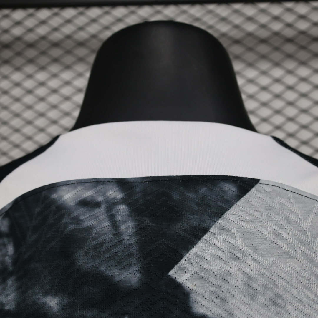 2024/2025 Player Version Paris Saint-Germain Pre-Match Third Football Shirt